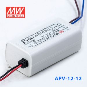 APV-12-12    12W  12V 1A明纬牌恒压输出防水塑壳LED照明电源