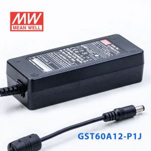 GST60A12-P1J 60W 12V5A高效能低空载损耗绿色节能桌上型适配器