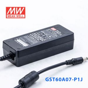 GST60A07-P1J 45W 7.5V6A高效能低空载损耗绿色节能桌上型适配器