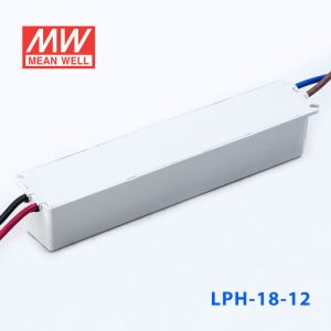 LPH-18-12   18W   220V输入   12V   1.5A明纬牌恒压输出IP67防水塑壳LED电源