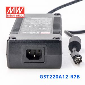 GST220A12-R7B 180W 12V15A高效能低空载损耗绿色节能桌上型适配器