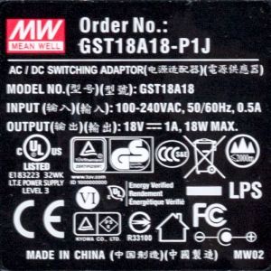 GST18A18-P1J  18W 18V1.0A高效能低空载损耗绿色节能桌上型适配器