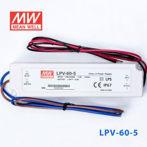 LPV-60-5   60W    5V    8A明纬牌恒压输出IP67防水塑壳LED照明电源
