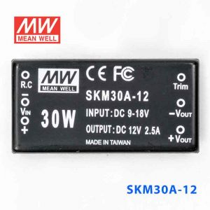 SKM30A-12  30W  9~18V 输入 12V 2.5A 单路稳压输出明纬DC-DC转换模块电源