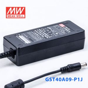 GST40A09-P1J 40W 9V4.45A高效能低空载损耗绿色节能桌上型适配器